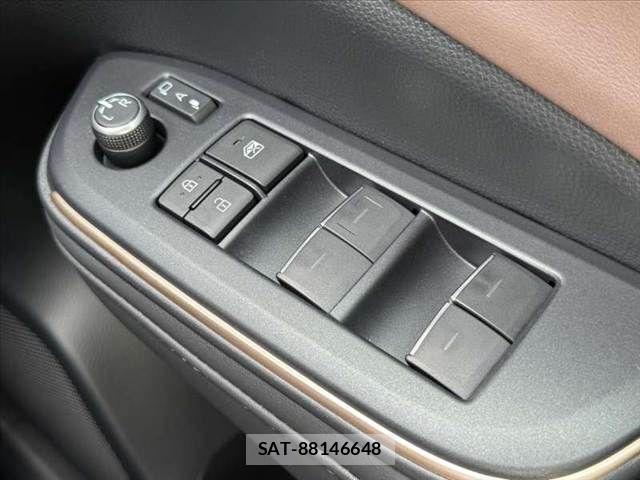 Toyota Crown Crossover 2023-05 7453640-26