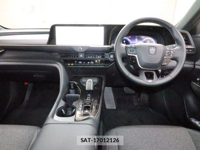 Toyota Crown Crossover 2025-04 7453637-2
