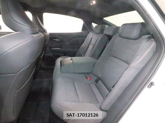 Toyota Crown Crossover 2025-04 7453637-7