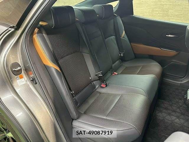 Toyota Crown Crossover 2023-03 7500031-9