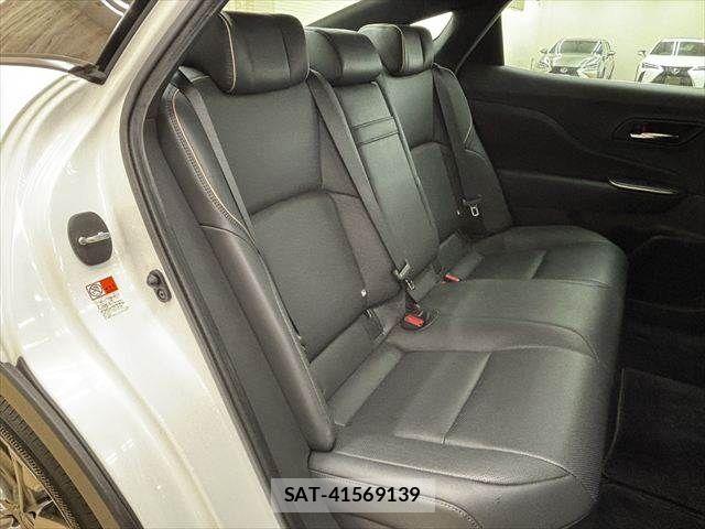 Toyota Crown Crossover 2023-09 7500035-7
