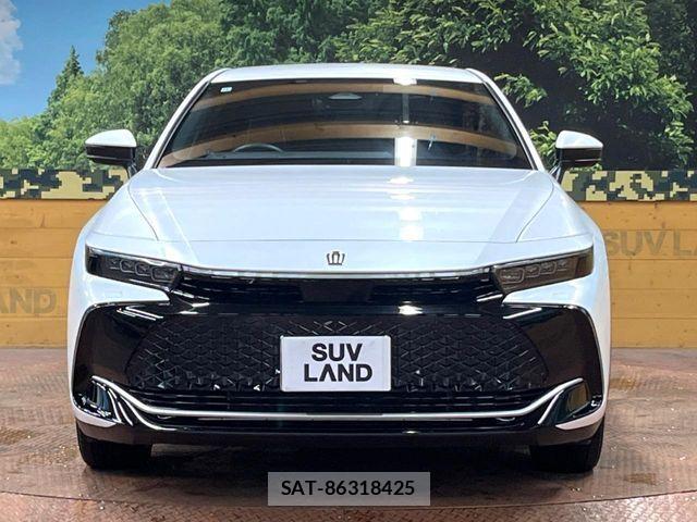 Toyota Crown Crossover 2022-11 7500033-13