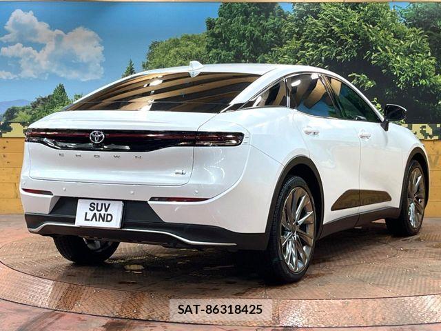 Toyota Crown Crossover 2022-11 7500033-16