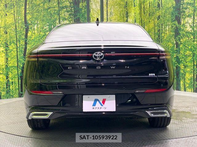 Toyota Crown Crossover 2023-10 7500028-14