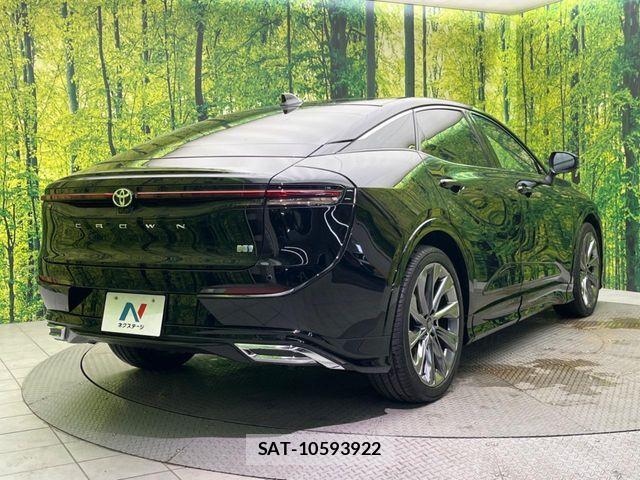Toyota Crown Crossover 2023-10 7500028-16