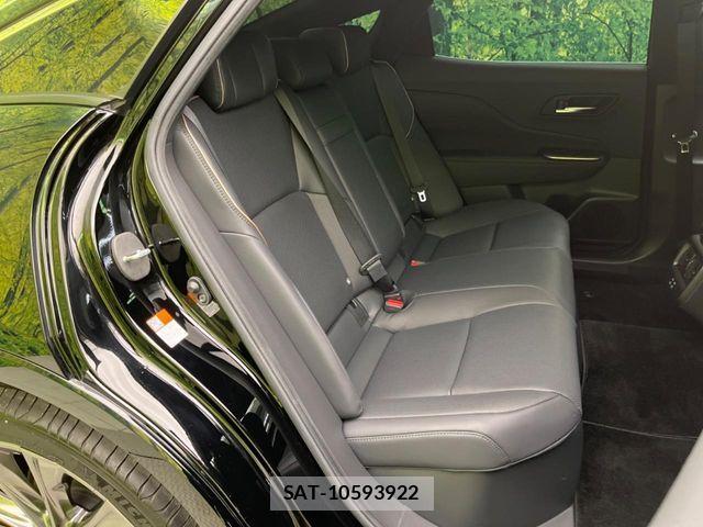 Toyota Crown Crossover 2023-10 7500028-8