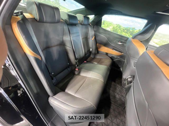 Toyota Crown Crossover 2023-05 7500029-8