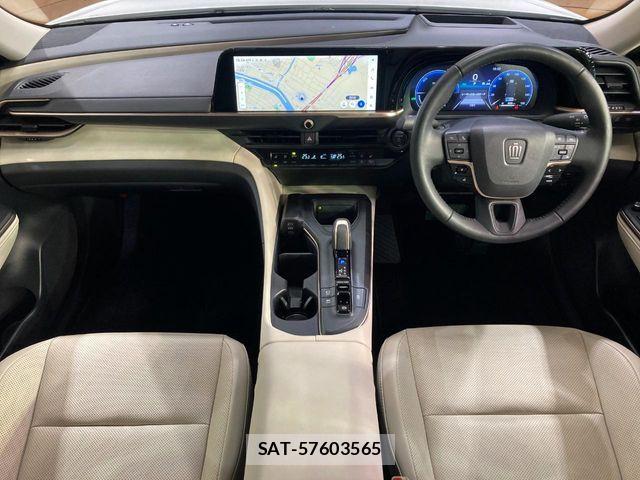 Toyota Crown Crossover 2023-06 7500030-1