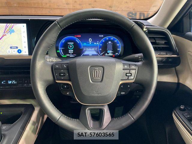 Toyota Crown Crossover 2023-06 7500030-8