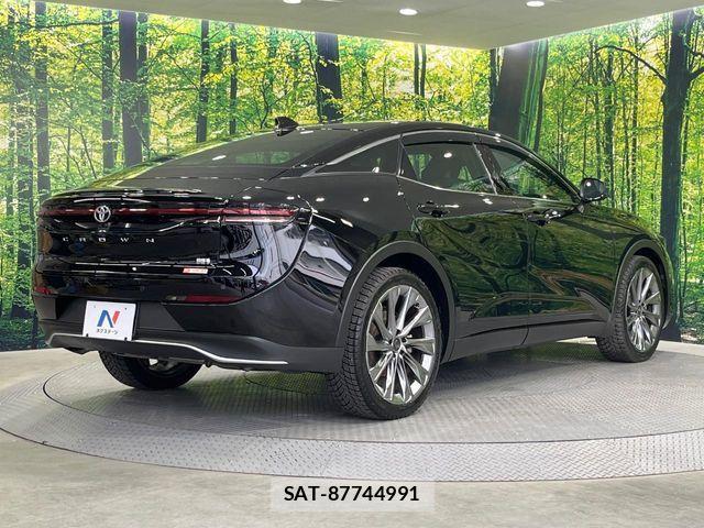 Toyota Crown Crossover 2023-03 7500032-16