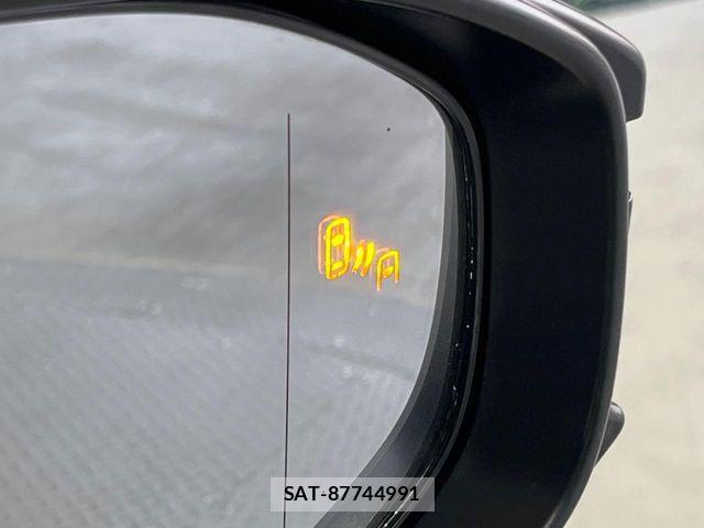 Toyota Crown Crossover 2023-03 7500032-4