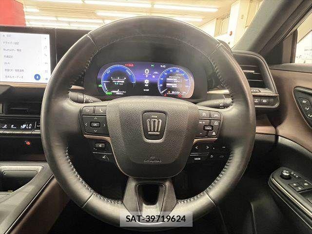 Toyota Crown Crossover 2023-03 7615767-9