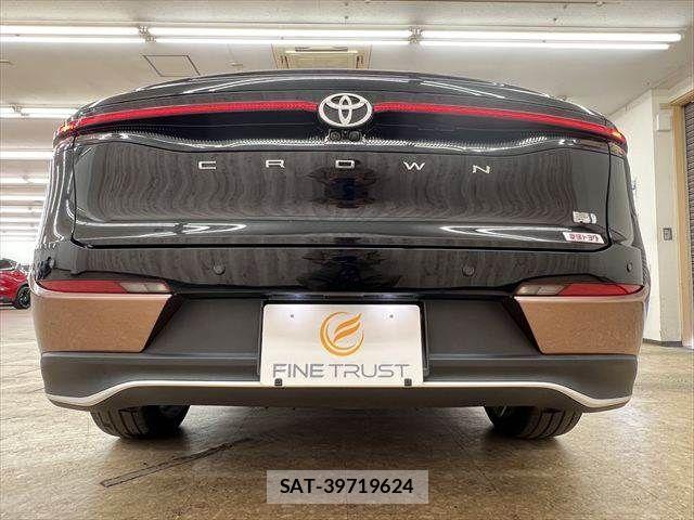 Toyota Crown Crossover 2023-03 7615767-15