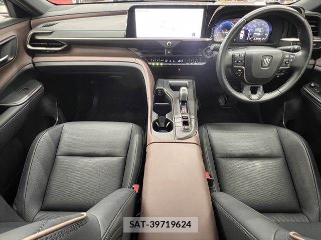 Toyota Crown Crossover 2023-03 7615767-2