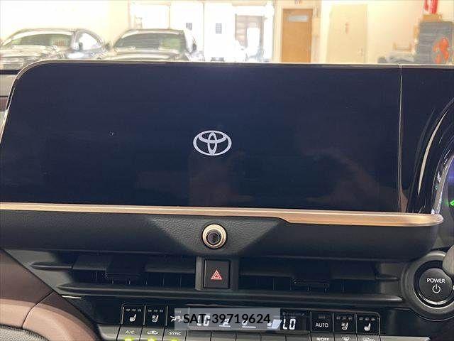 Toyota Crown Crossover 2023-03 7615767-3