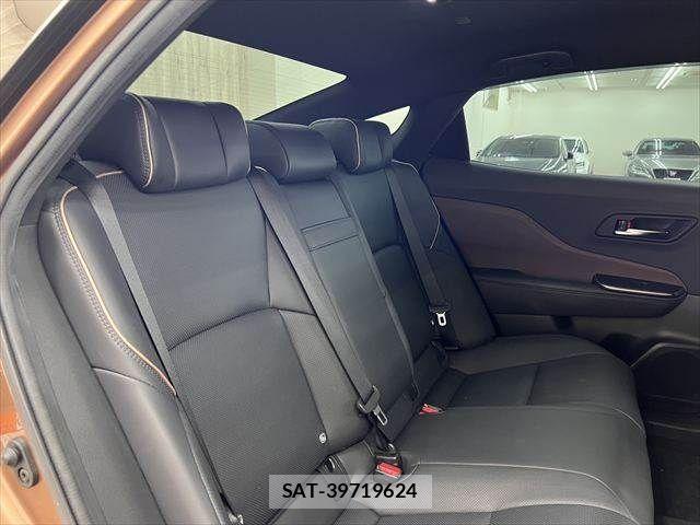Toyota Crown Crossover 2023-03 7615767-7