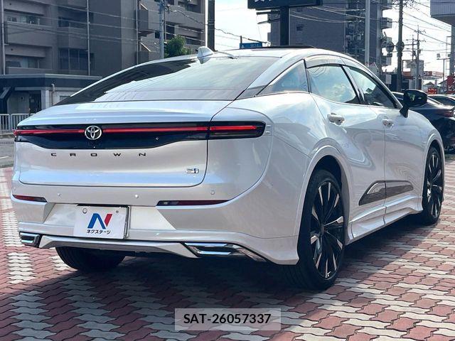 Toyota Crown Crossover 2023-02 7615757-16