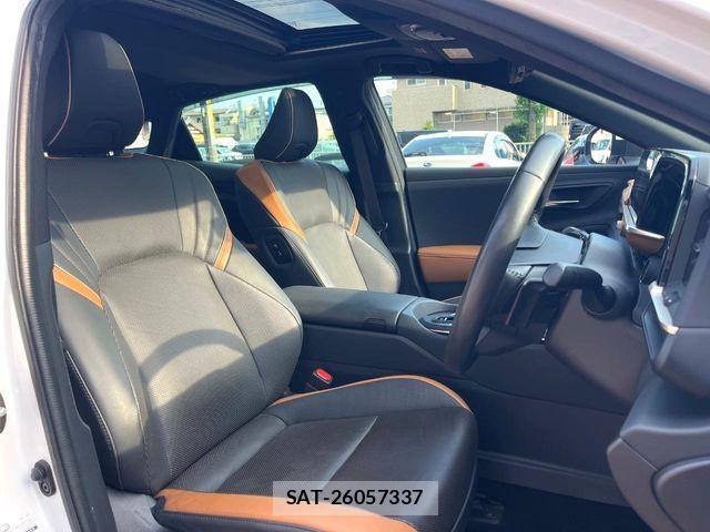 Toyota Crown Crossover 2023-02 7615757-7