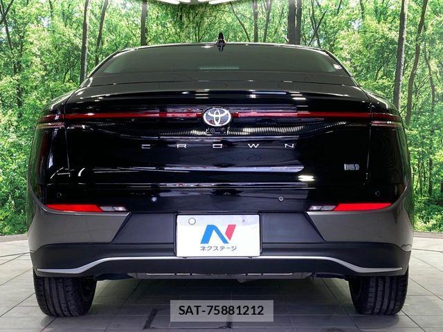 Toyota Crown Crossover 2023-04 7615764-13