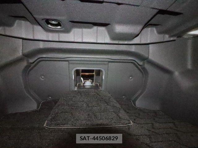Toyota Crown Crossover 2024-02 7615758-12