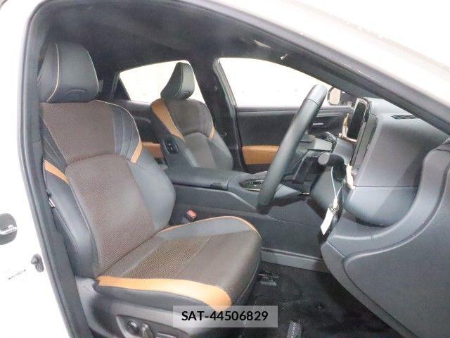 Toyota Crown Crossover 2024-02 7615758-3