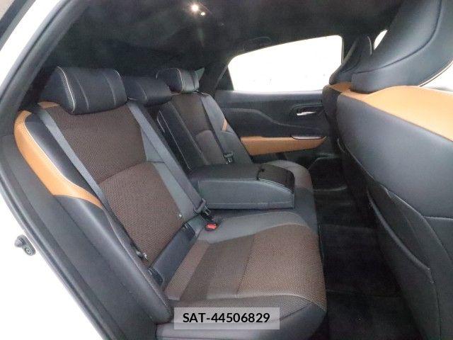 Toyota Crown Crossover 2024-02 7615758-6