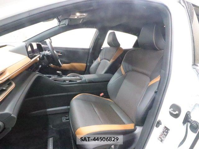Toyota Crown Crossover 2024-02 7615758-7
