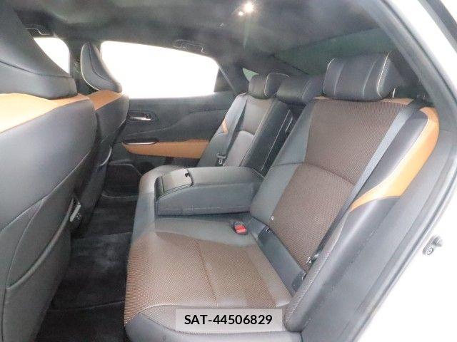 Toyota Crown Crossover 2024-02 7615758-8