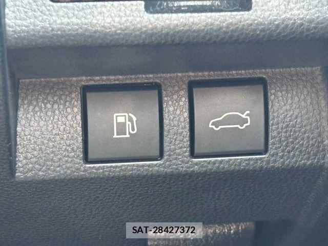 Toyota Crown Crossover 2023-07 7615763-16