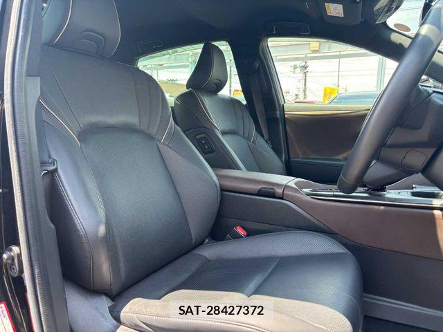 Toyota Crown Crossover 2023-07 7615763-26