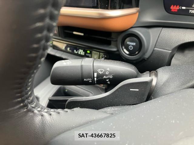 Toyota Crown Crossover 2023-03 7615765-12
