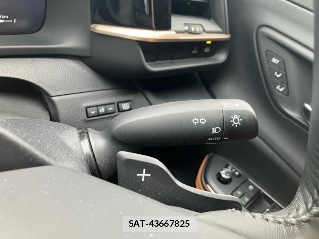 Toyota Crown Crossover 2023-03 7615765-13