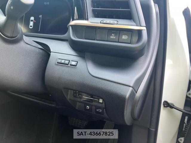 Toyota Crown Crossover 2023-03 7615765-23