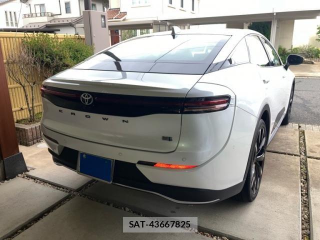 Toyota Crown Crossover 2023-03 7615765-2