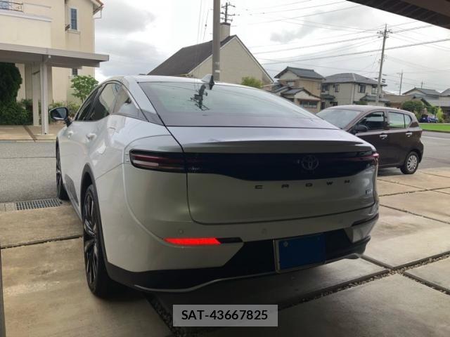 Toyota Crown Crossover 2023-03 7615765-3