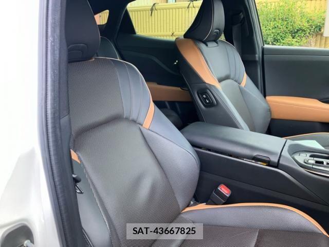 Toyota Crown Crossover 2023-03 7615765-8