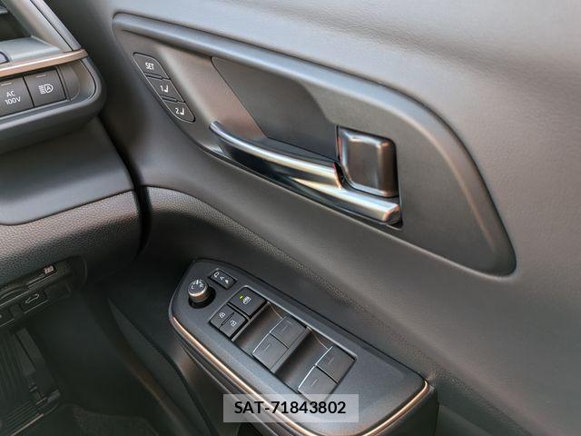 Toyota Crown Crossover 2023-07 7615761-13