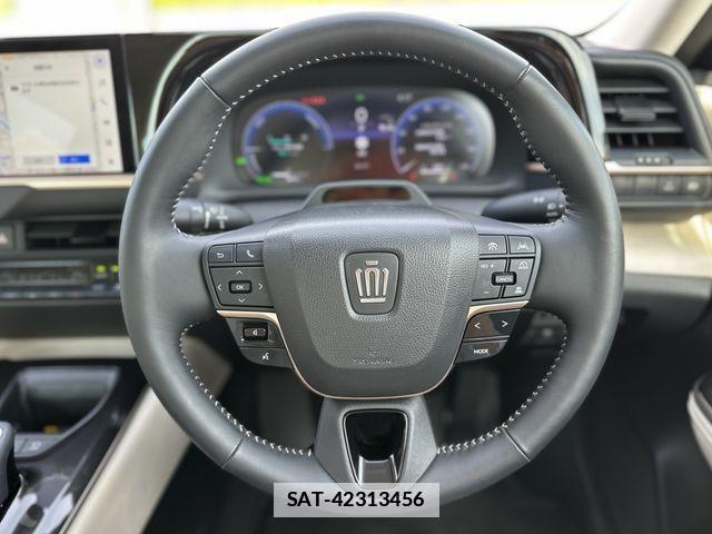 Toyota Crown Crossover 2025-02 7722129-9