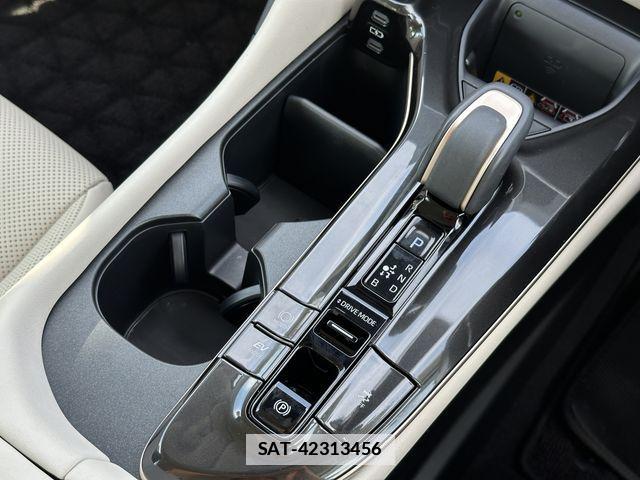 Toyota Crown Crossover 2025-02 7722129-7