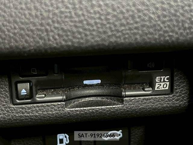 Toyota Crown Crossover 2022-11 7722131-7