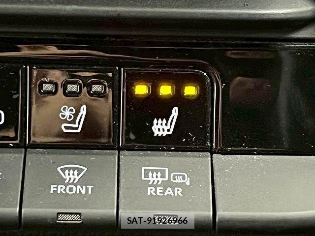 Toyota Crown Crossover 2022-11 7722131-8