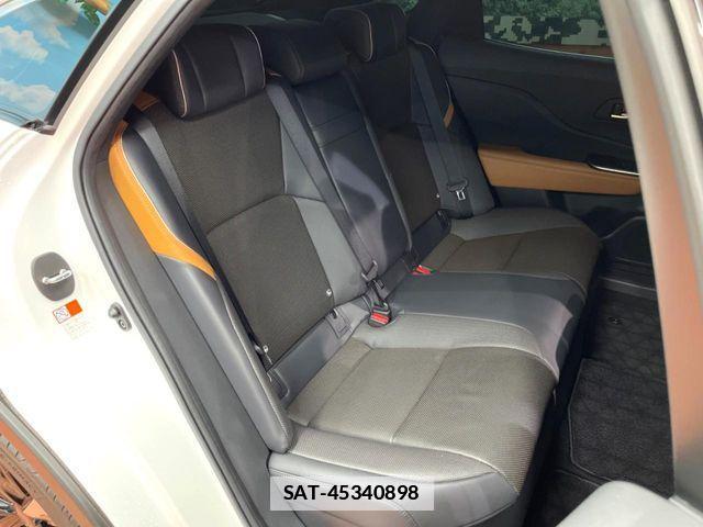 Toyota Crown Crossover 2023-10 7722126-11