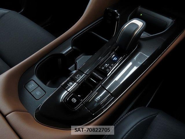 Toyota Crown Crossover 2025-05 7783764-22