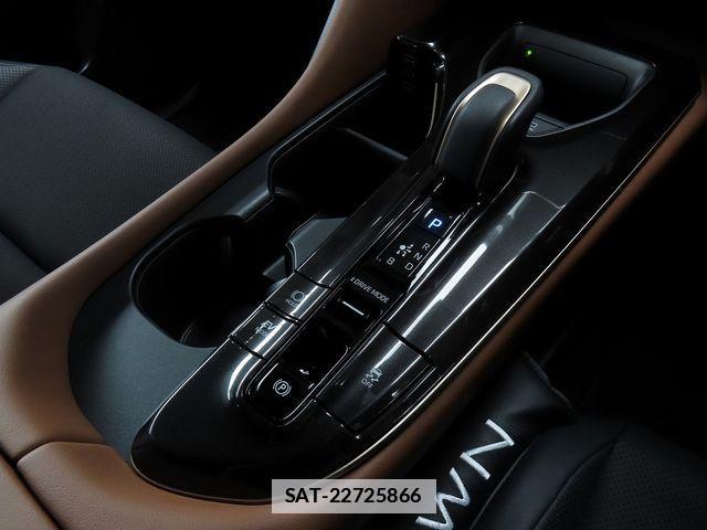 Toyota Crown Crossover 2024-12 7783757-21