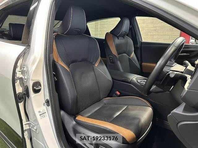 Toyota Crown Crossover 2023-01 7783753-8