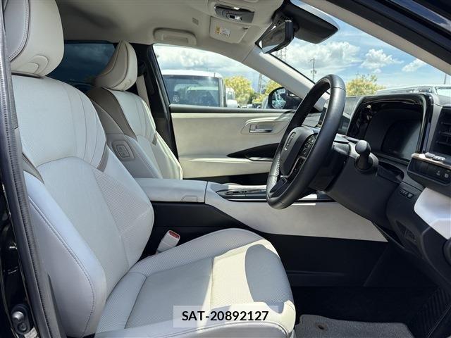 Toyota Crown Crossover 2023-03 7875868-12