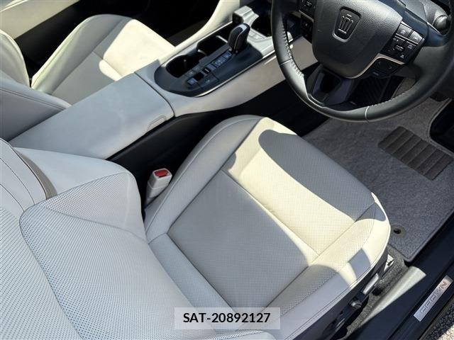 Toyota Crown Crossover 2023-03 7875868-14