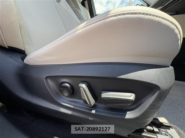 Toyota Crown Crossover 2023-03 7875868-15