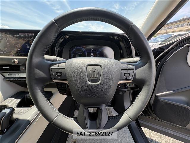 Toyota Crown Crossover 2023-03 7875868-26