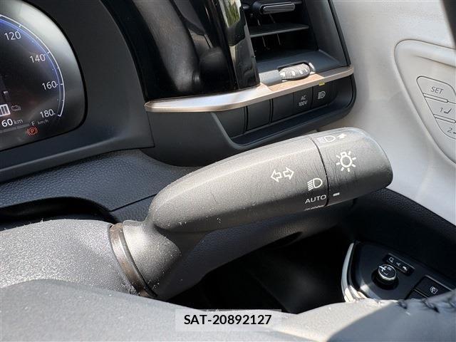 Toyota Crown Crossover 2023-03 7875868-28